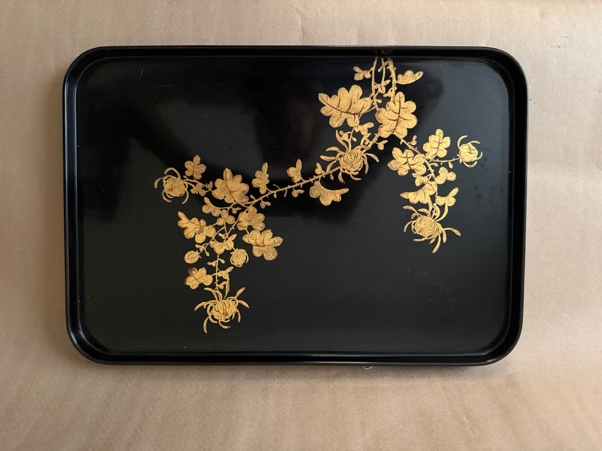 Thành Lễ Lacquer Tray, Gold Chrysanthemums