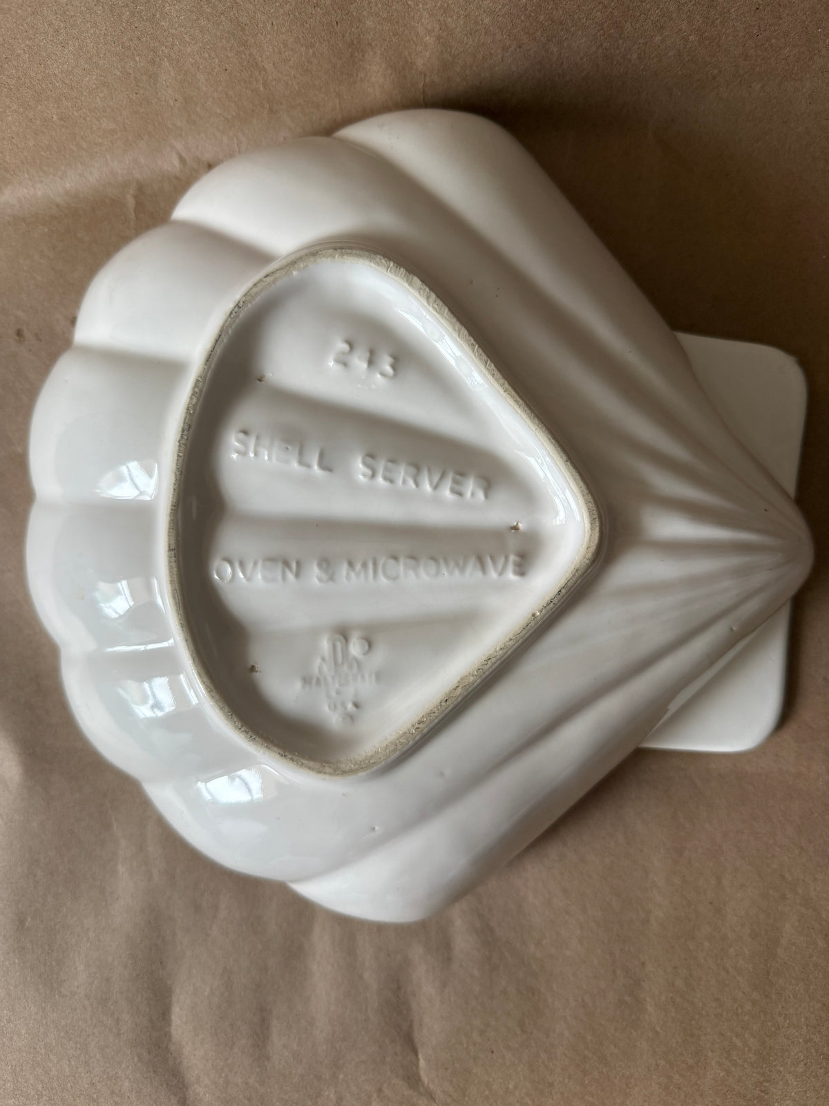 White Ceramic Shell Server