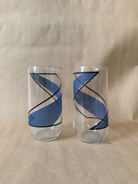 Blue swirl tumblers, pattern detail