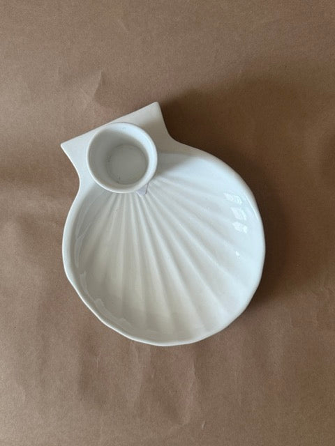 Porcelain Shell Server with Sauce Cup
