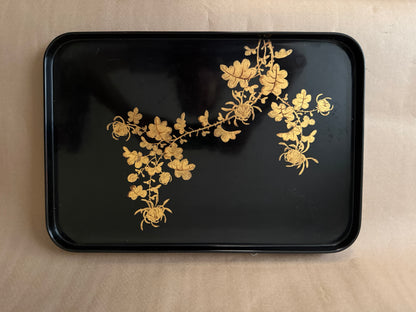 Thành Lễ Lacquer Tray, Gold Chrysanthemums