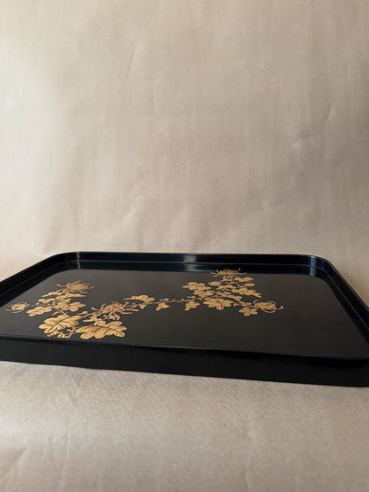 Thành Lễ Lacquer Tray, Gold Chrysanthemums