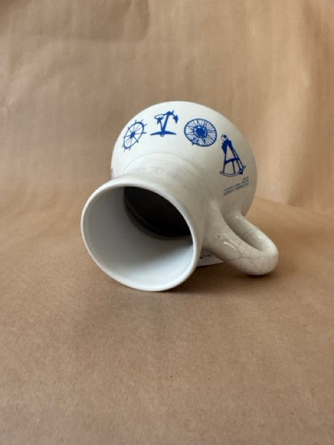 Captain mug, interior
