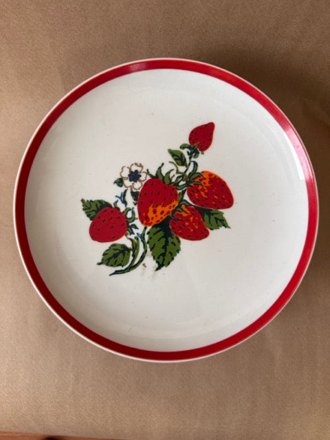 Cake stand, strawberry motif from above