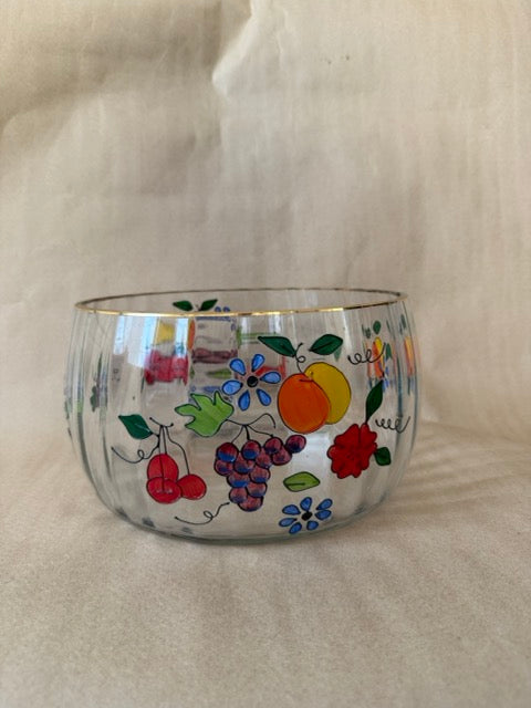 Fruit bowl, cherries and grapes