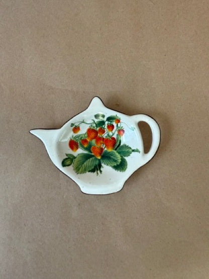 Teapot-shaped tea bag rest with strawberries