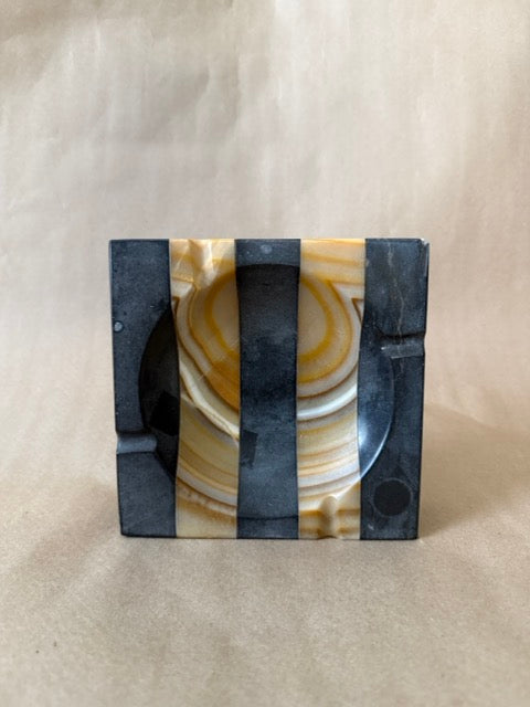 Onyx ashtray, banding detail