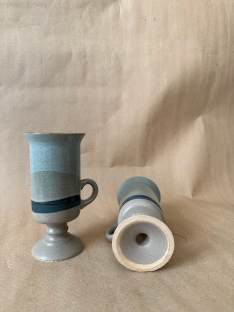Mug showing the footed base