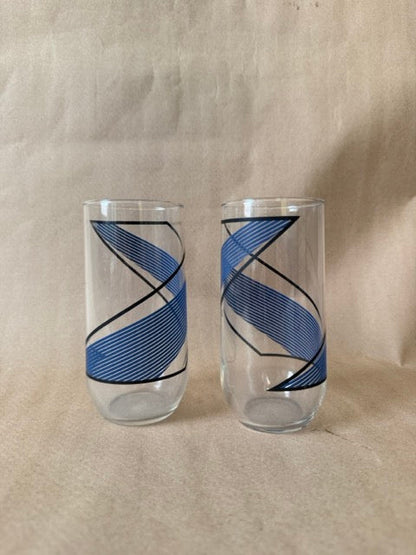 Blue swirl tumblers, pattern detail