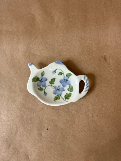 Blue violet teapot tea bag rest