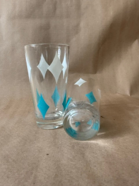 Diamond tumblers, pattern detail