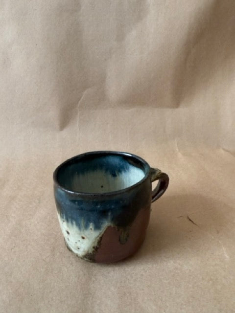 Drip mug, handle view