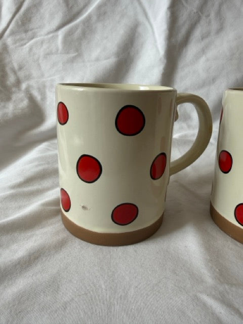 Close view of glaze nick on one mug
