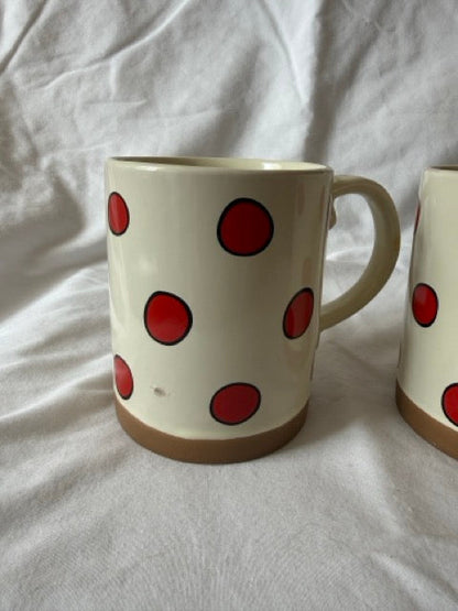 Close view of glaze nick on one mug