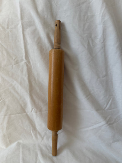 Rolling pin handle with hanging hole