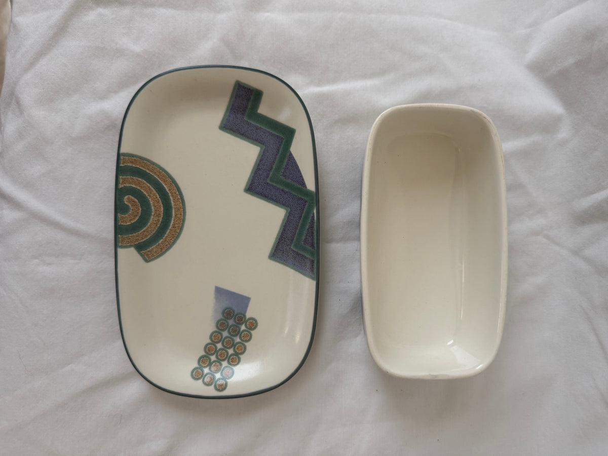 Tray and lid interior