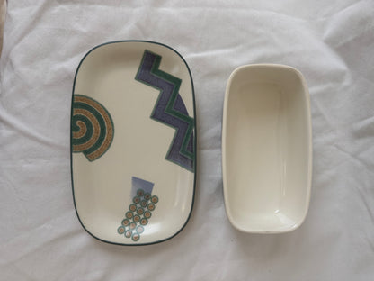 Tray and lid interior