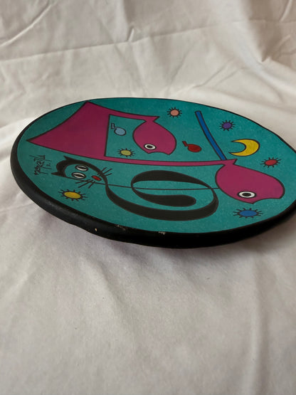 Painted plate, edge view