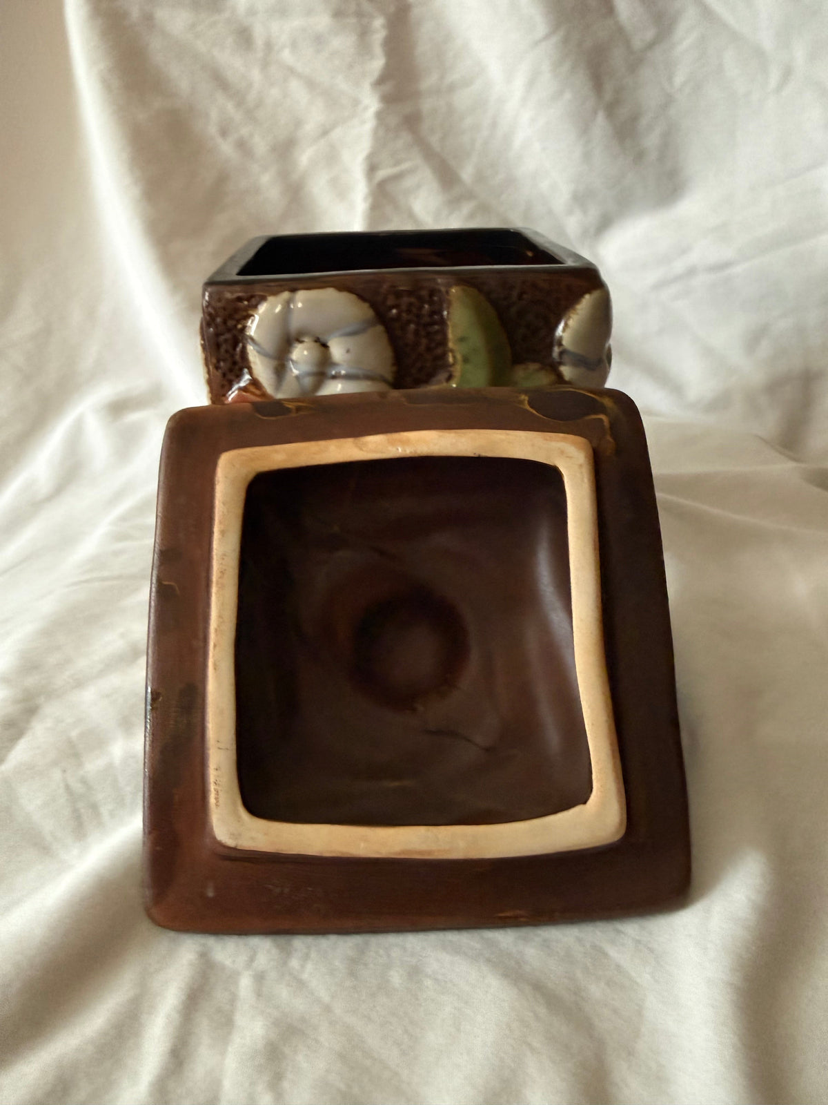 Underside of the lid