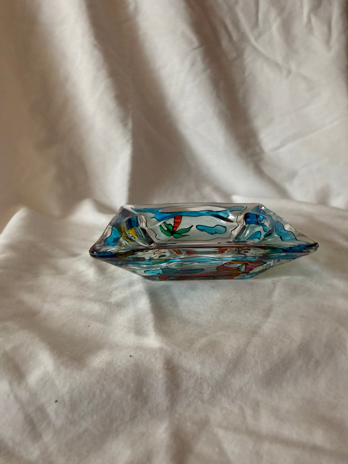 Side profile of the glass ashtray