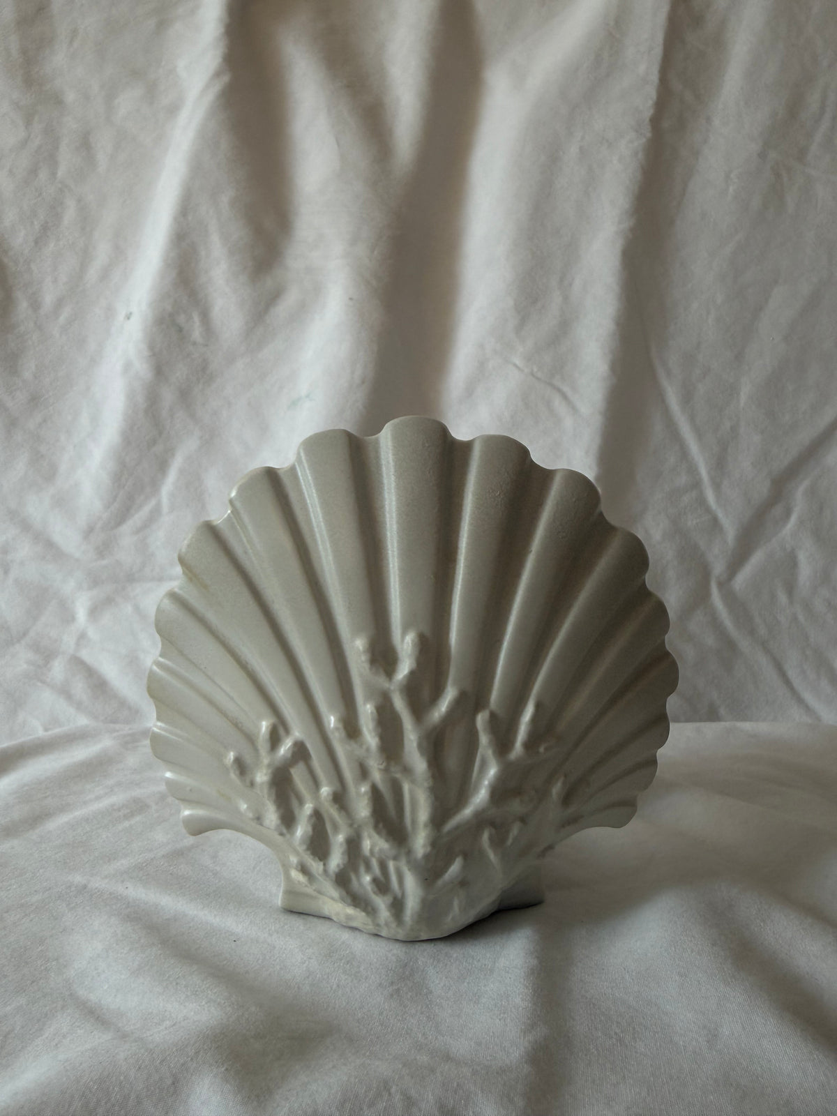 Back of white ceramic shell letter holder with coral detail