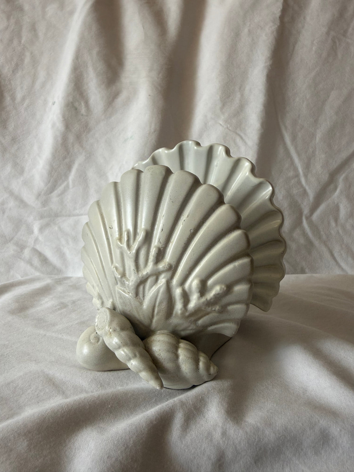 White ceramic scallop shell letter holder
