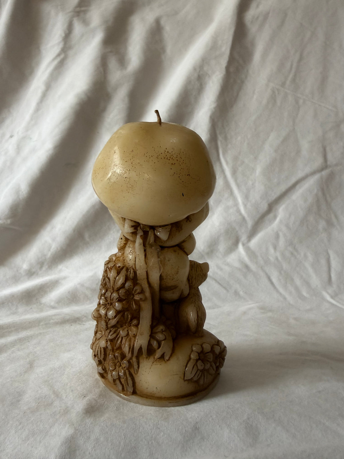 Hallmark figural candle of a girl in a bonnet with a cat, view 4