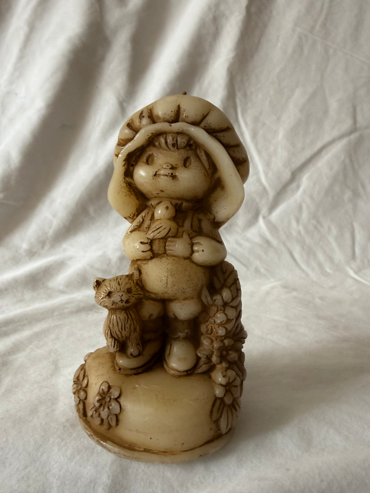 Hallmark figural candle of a girl in a bonnet with a cat